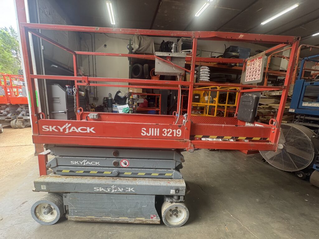 2015 SkyJack SJIII3219 Scissor Lift