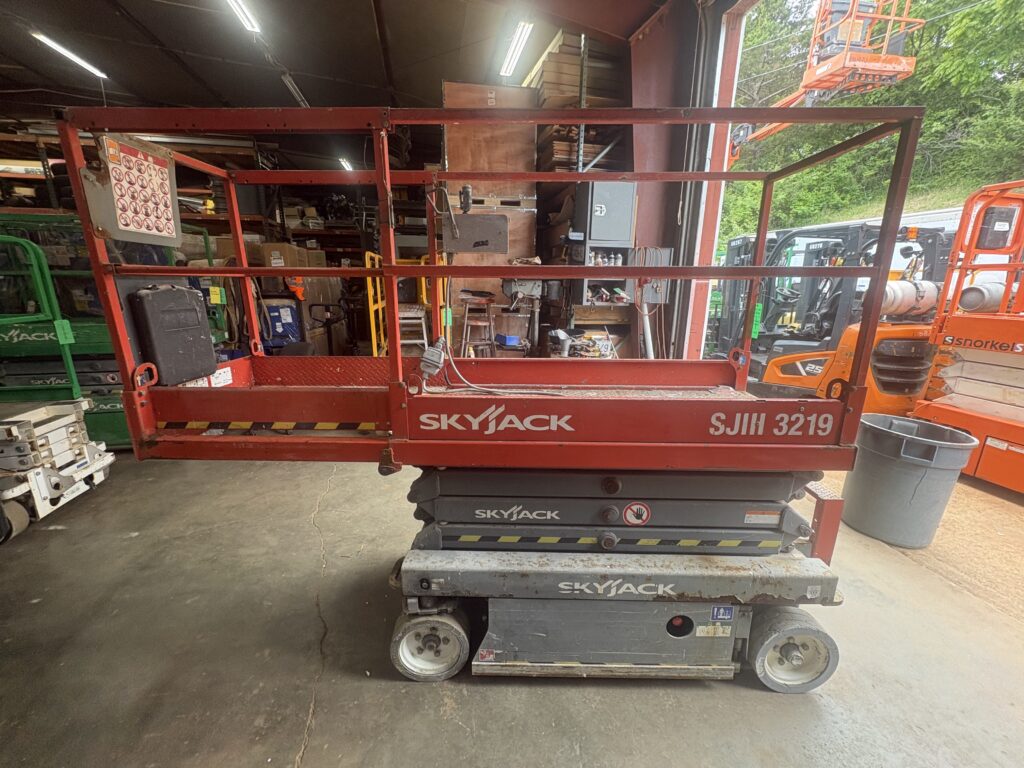 2015 SkyJack SJIII3219 Scissor Lift