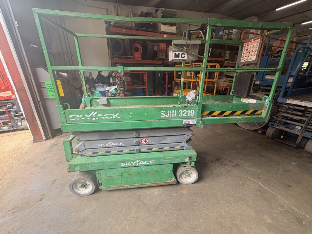 2015 SkyJack SJIII3219 Scissor Lift