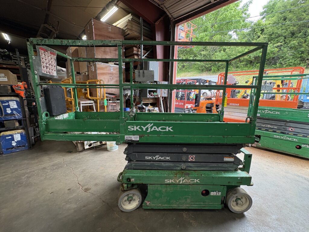 2016 SkyJack SJIII3219 Scissor Lift