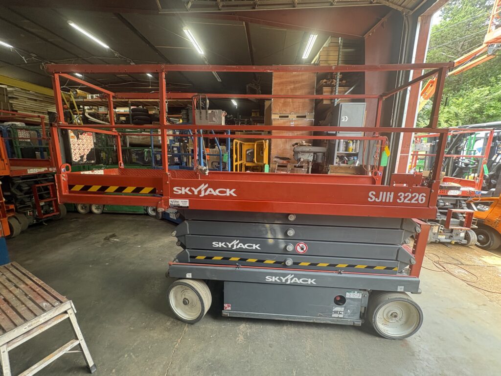 2018 SkyJack SJIII3226 Scissor Lift