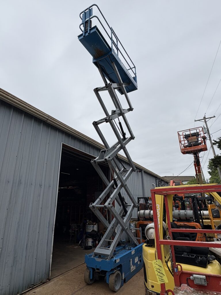 2011 Genie GS-3232 Scissor lift