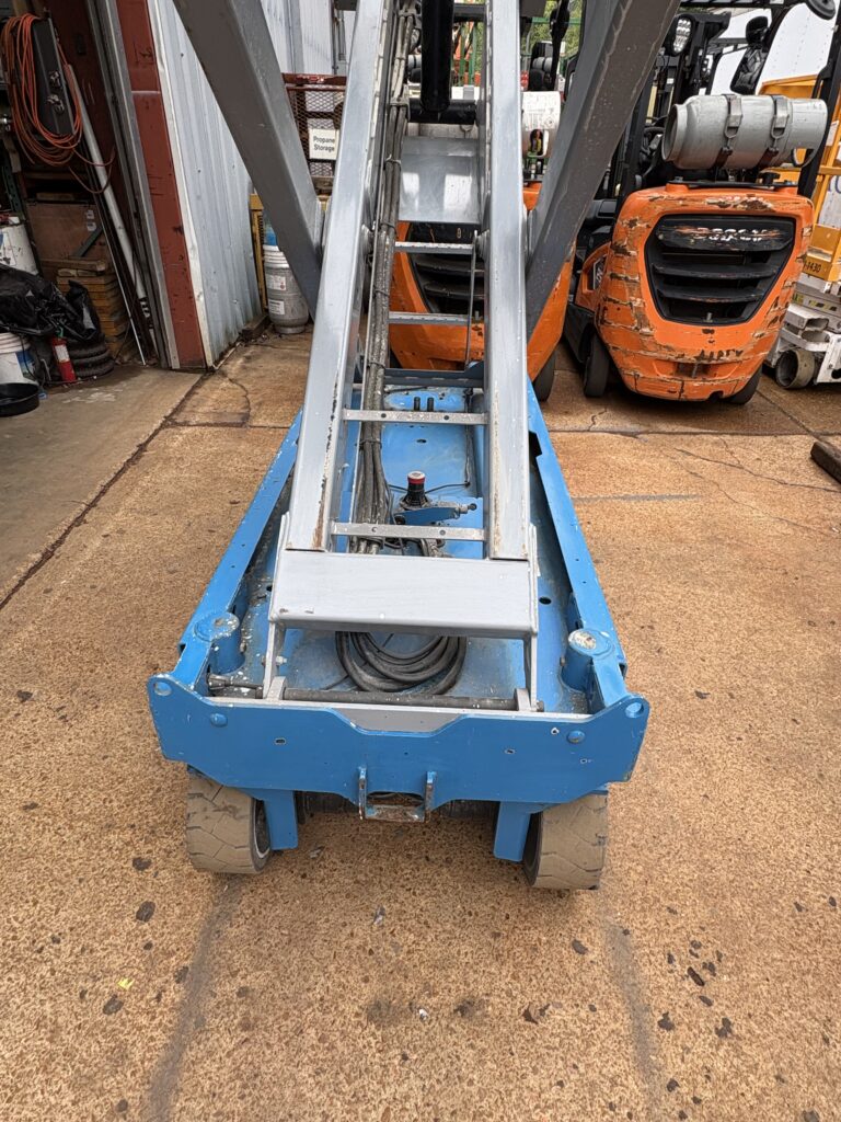 2011 Genie GS-3232 Scissor lift