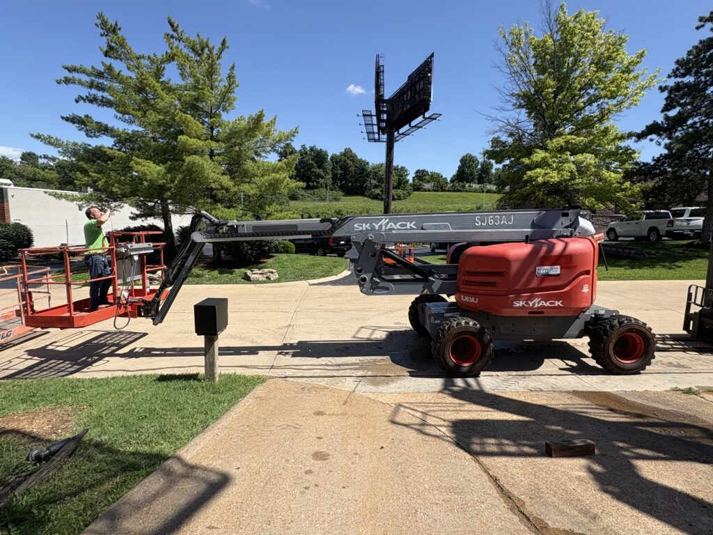 2015 SkyJack SJ63AJ Articulating Boom Lift