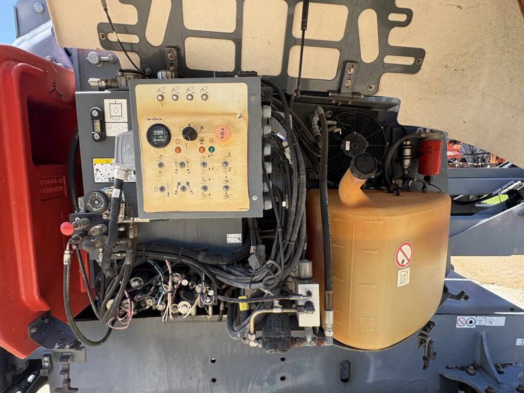 2015 SkyJack SJ63AJ Articulating Boom Lift