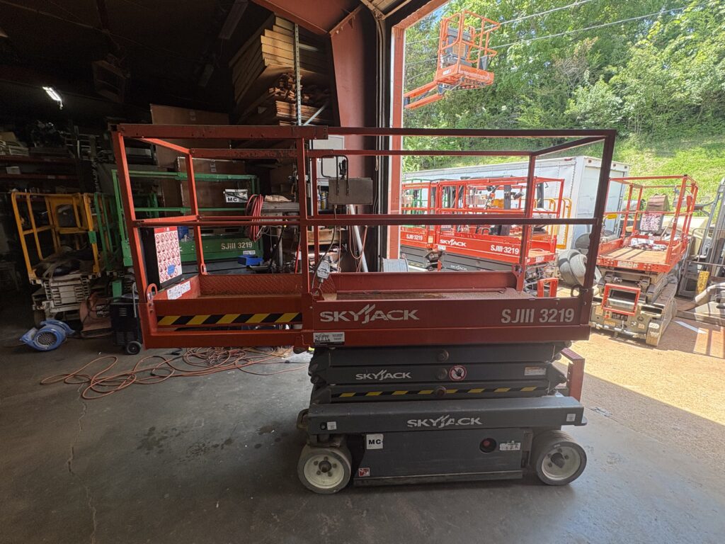 2017 SkyJack SJIII3219 Scissor Lift