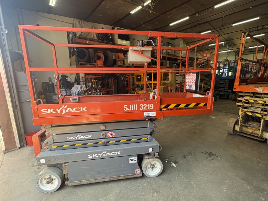 2017 SkyJack SJIII3219 Scissor Lift