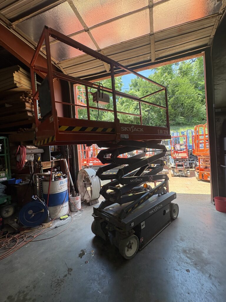 2017 SkyJack SJIII3219 Scissor Lift