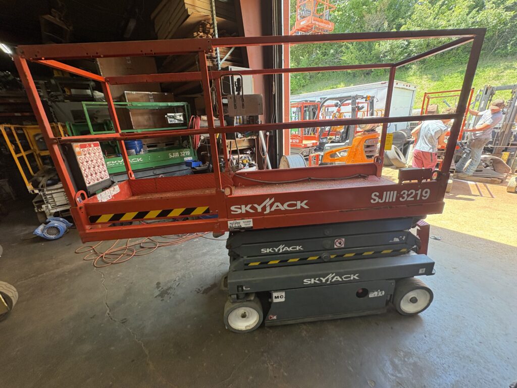2019 SkyJack SJIII3219 Scissor Lift