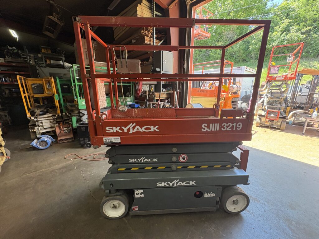 2019 SkyJack SJIII3219 Scissor Lift