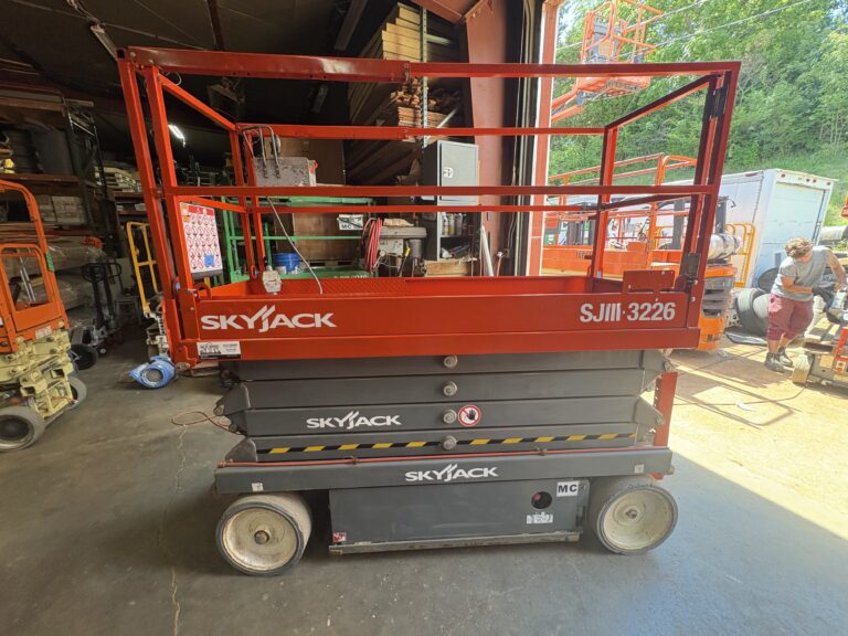 2018 SkyJack SJIII3226 Scissor Lift