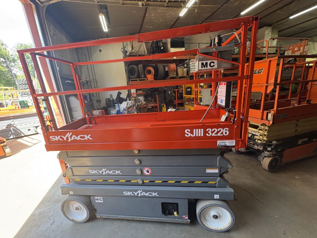 2018 SkyJack SJIII3226 Scissor Lift